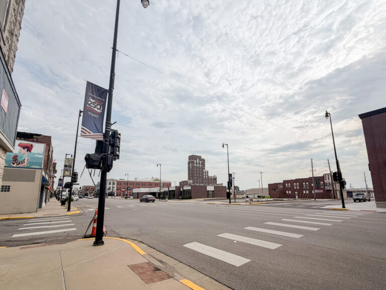 A photograph of the intersection of 3rd and Broadway Streets in Pittsburg, Kansas.